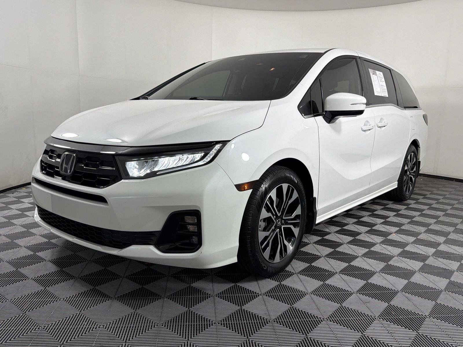 Used 2025 Honda Odyssey Elite image 3
