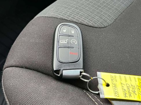 Used 2017 Jeep Cherokee Latitude w/ Comfort/Convenience Group AWD/4WD image 36
