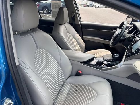 Used 2018 Toyota Camry SE w/ Moonroof Package FWD image 13