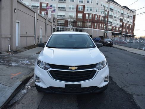 Used 2020 Chevrolet Equinox LS w/ LS Convenience Package image 3