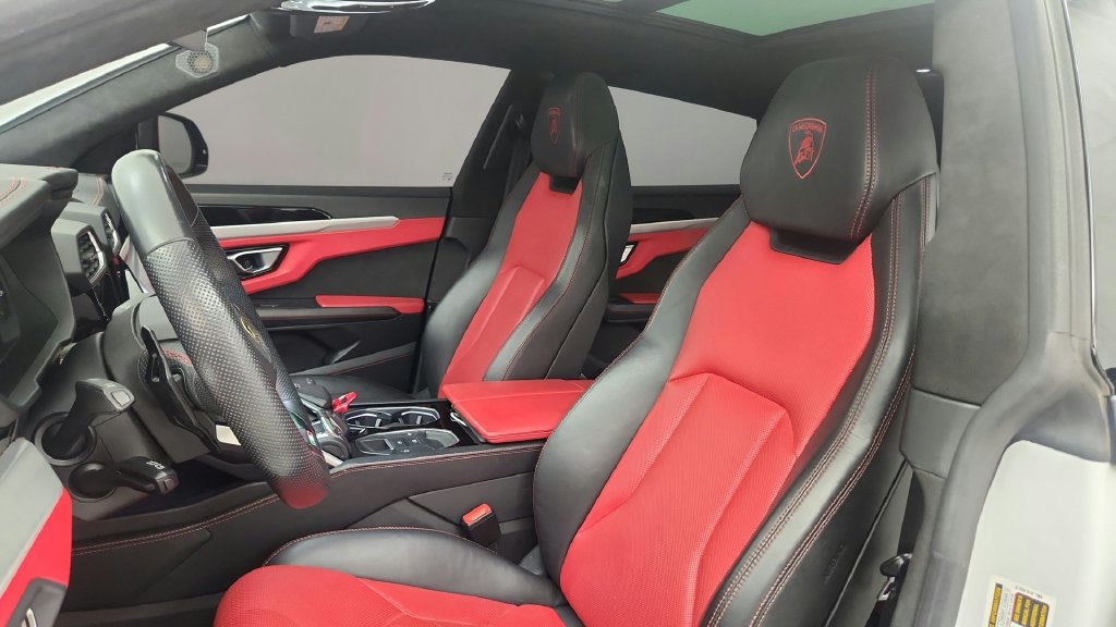 Used 2020 Lamborghini Urus AWD/4WD image 27