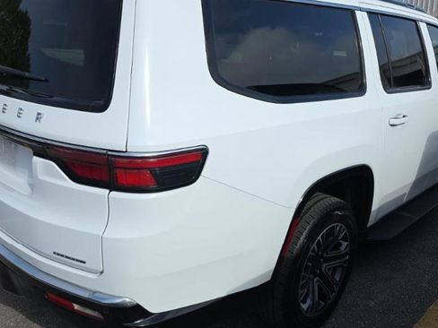 Used 2024 Jeep Wagoneer L Series II w/ Flexible Seating Group image 4