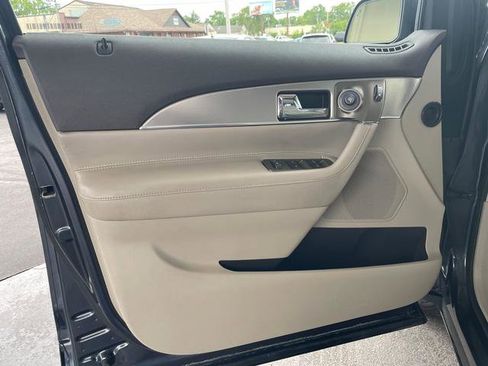 Used 2013 Lincoln MKX FWD image 8