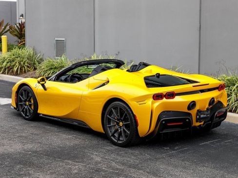 Used 2024 Ferrari SF90 Spider image 3