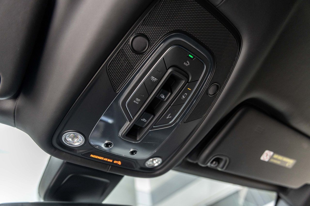 Certified 2023 Bentley Bentayga Extended Wheelbase AWD/4WD image 40