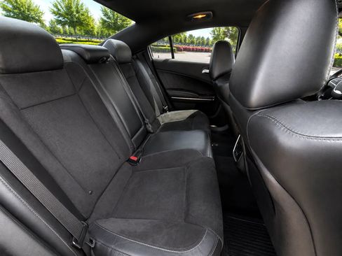 Used 2017 Dodge Charger R/T Scat Pack w/ Beats Audio Group RWD image 15