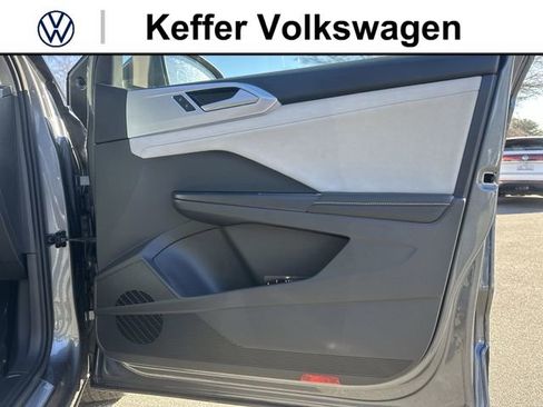 New 2026 Volkswagen Taos SE FWD image 25