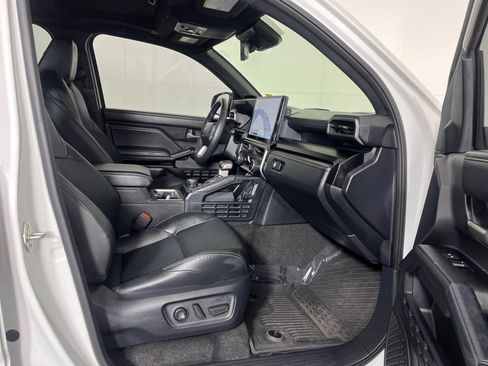 Certified 2025 Toyota 4Runner Limited image 32