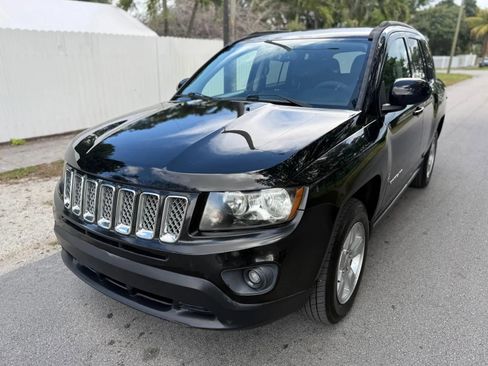Used 2016 Jeep Compass Latitude FWD image 4