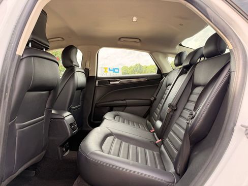 Used 2018 Ford Fusion SE w/ Equipment Group 602A FWD image 15