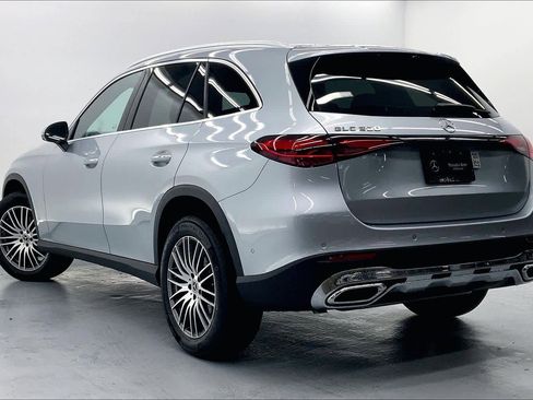 Used 2026 Mercedes-Benz GLC 300 image 3