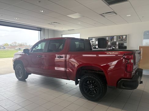 Used 2024 Chevrolet Silverado 1500 LT Trail Boss w/ Convenience Package II AWD/4WD image 3