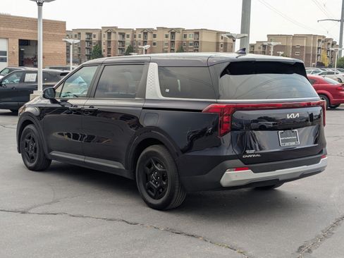 Certified 2025 Kia Carnival LX FWD image 3