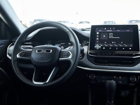 Used 2023 Jeep Compass Sport image 33