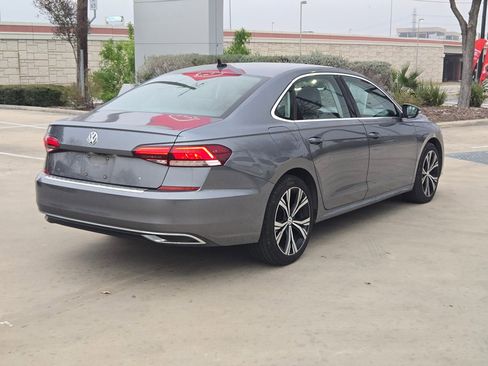 Used 2022 Volkswagen Passat 2.0T SE image 3