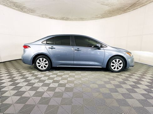 Used 2024 Toyota Corolla LE FWD image 2