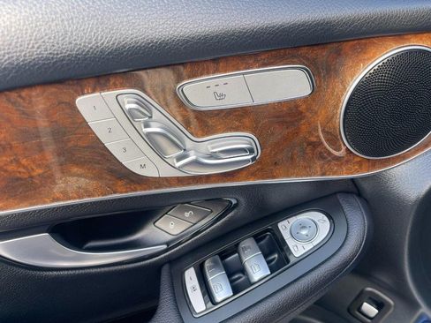 Used 2018 Mercedes-Benz GLC 300 4MATIC image 25