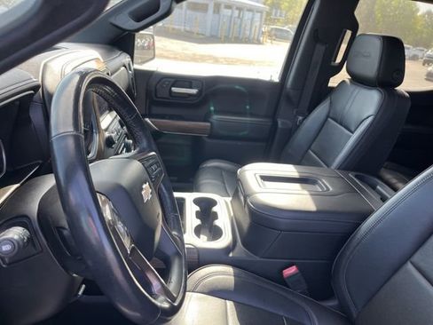 Used 2019 Chevrolet Silverado 1500 High Country w/ Technology Package AWD/4WD image 7