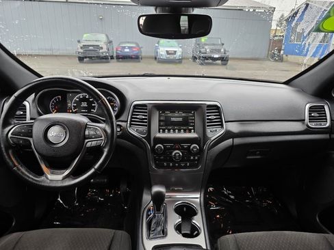 Used 2018 Jeep Grand Cherokee Laredo image 9