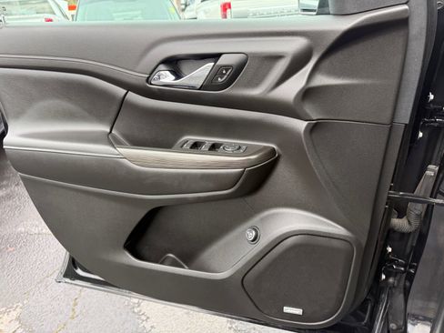 Used 2019 GMC Acadia SLT image 30