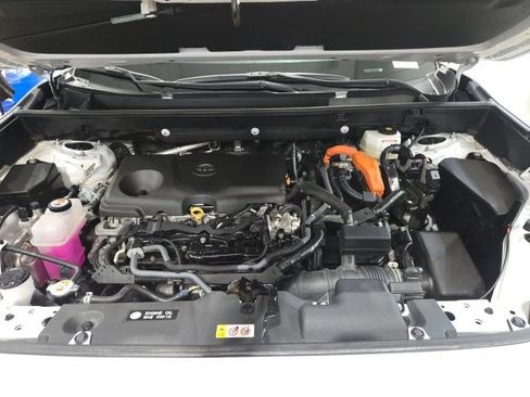 Used 2025 Toyota RAV4 XLE AWD/4WD image 28