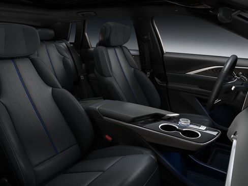 New 2026 Cadillac Lyriq Sport w/ LPO, Floor Liner Package AWD/4WD image 43