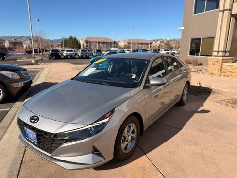 Used 2023 Hyundai Elantra SE w/ Winter Weather Package image 3