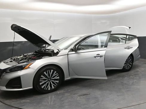 Used 2024 Nissan Altima 2.5 SV image 34