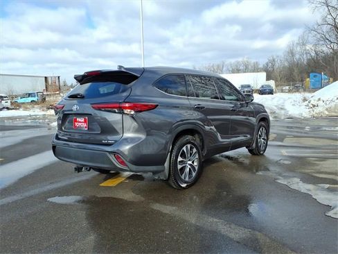 Certified 2022 Toyota Highlander XLE image 7