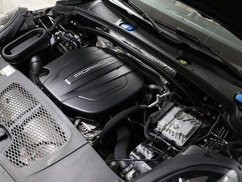 Used 2021 Porsche Macan image 38