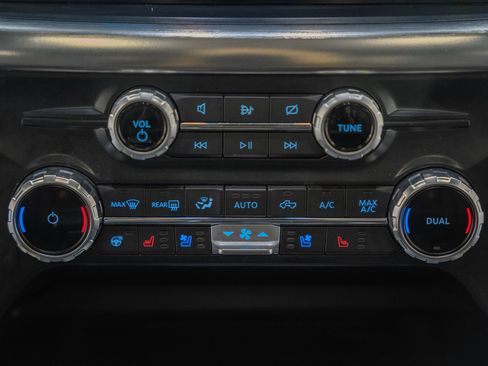 Used 2022 Ford F150 Lariat w/ Equipment Group 502A High image 29