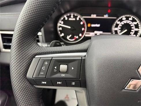 New 2026 Mitsubishi Outlander SE image 33