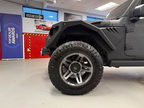 Used 2023 Jeep Gladiator Sport image 28