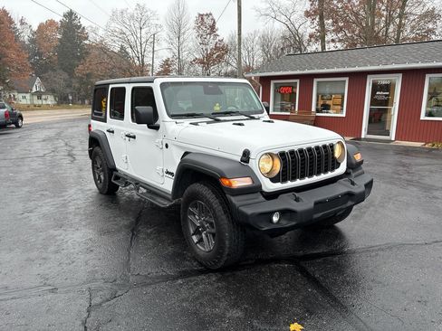 Used 2025 Jeep Wrangler Unlimited Sport image 2