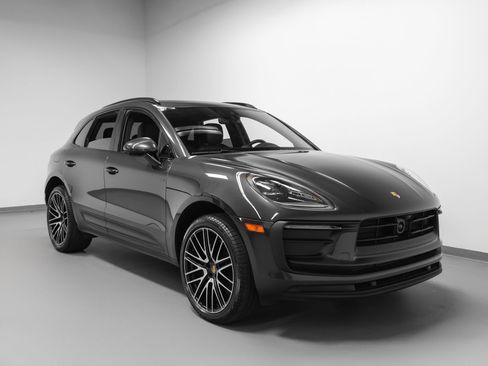 Certified 2026 Porsche Macan AWD/4WD image 10