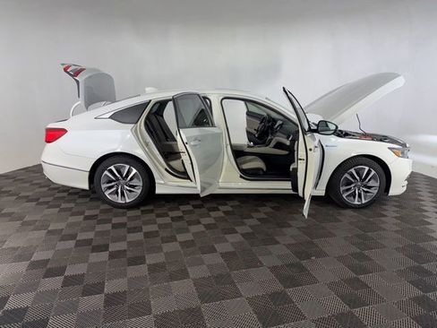 Used 2018 Honda Accord Touring image 15