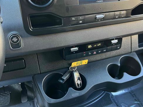 Used 2022 Mercedes-Benz Sprinter 2500 image 30