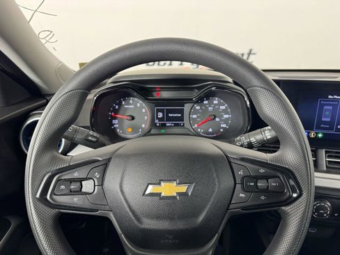 Used 2025 Chevrolet Trax LS w/ LS Convenience Package image 21