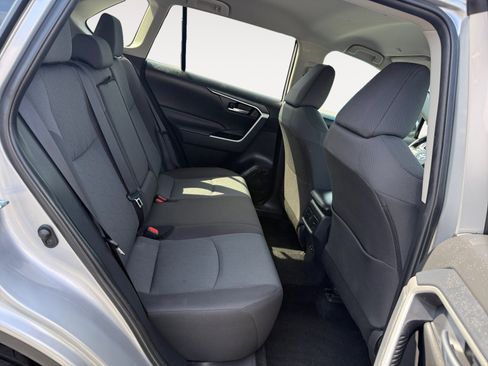 Used 2025 Toyota RAV4 XLE AWD/4WD image 18
