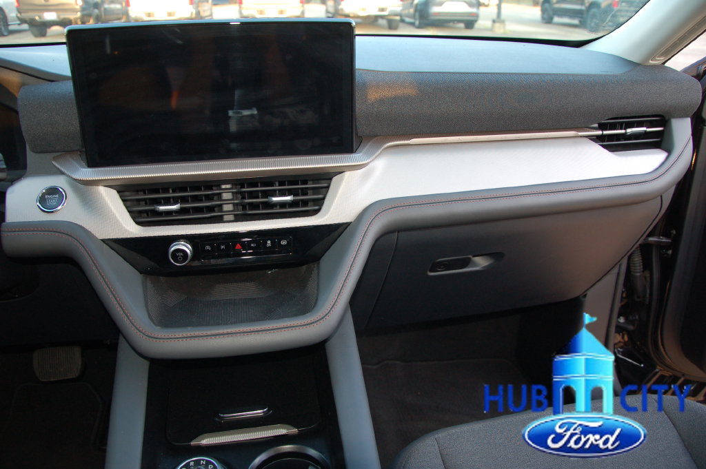 Used 2025 Ford Explorer Active RWD image 19