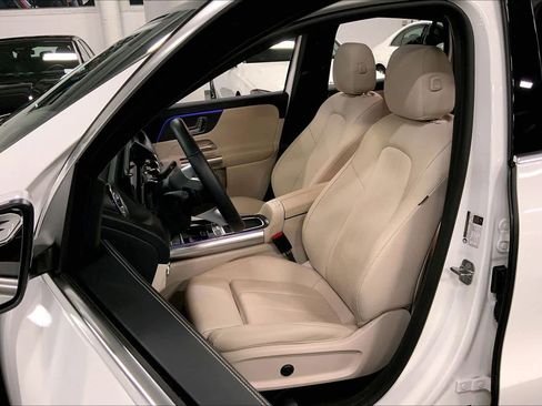 Used 2025 Mercedes-Benz GLA 250 4MATIC image 7