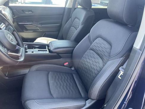 Used 2025 Nissan Pathfinder SV FWD image 17