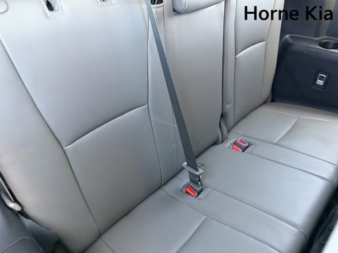 Used 2023 Toyota Highlander XLE FWD image 14