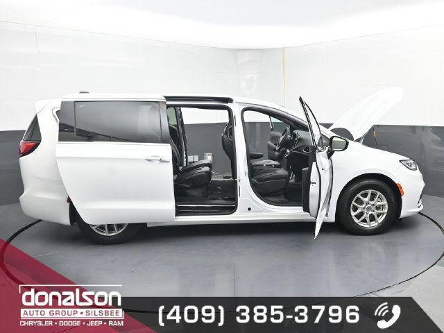 Used 2025 Chrysler Pacifica Select FWD image 23