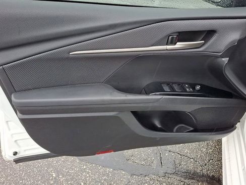 Used 2025 Toyota Camry SE image 9