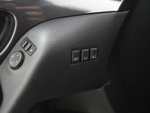 Used 2018 Nissan Rogue SV w/ Sun & Sound Touring Package image 22