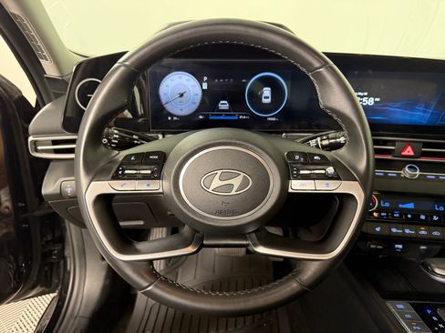 Used 2024 Hyundai Elantra Limited FWD image 18