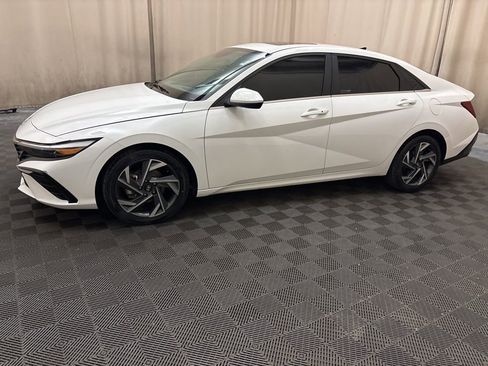 Used 2024 Hyundai Elantra SEL w/ Convenience Package image 8