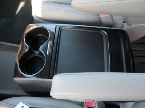 Used 2015 Toyota Sienna XLE Premium image 19