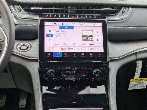 New 2025 Jeep Grand Cherokee Limited w/ Black Appearance Package RWD image 16